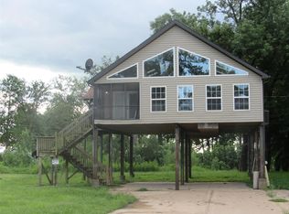 103 S River Rd, Elsberry, MO 63343