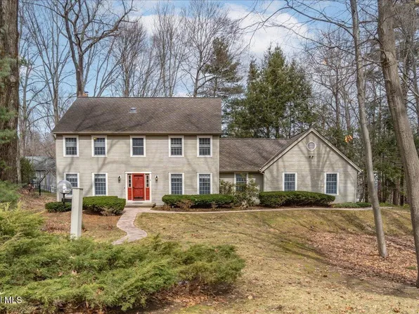 61 Robinwood Drive, Clifton Park, NY 12065