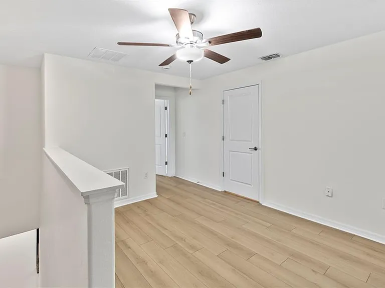 14442 Editors Note St — Photo 16