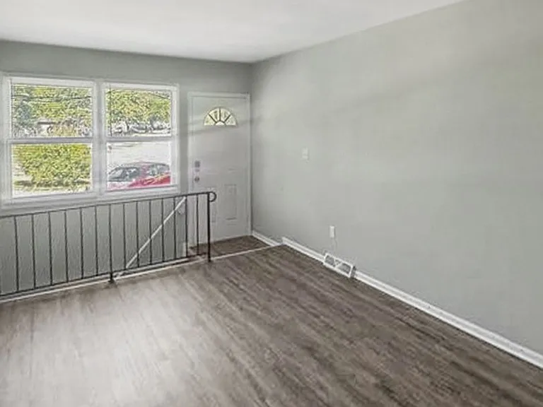 2077 Andrew St SE — Photo 8