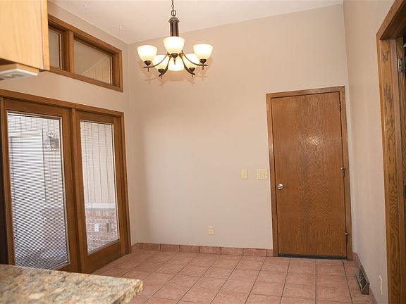 5th image of 137 Arbor View Dr