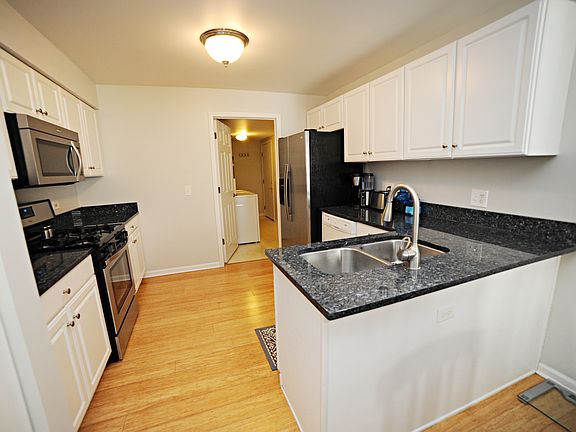 2nd image of 943 Charlela Ln