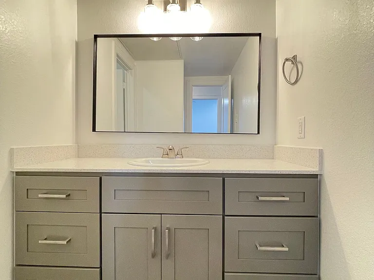 Ashley Crest — Photo 48