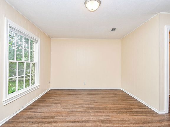3rd image of 225 17th Ave N