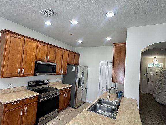 3rd image of 2822 Grasmere View Pkwy