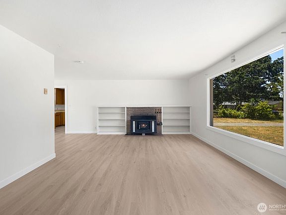 2nd image of 31 Crescent Cir SW