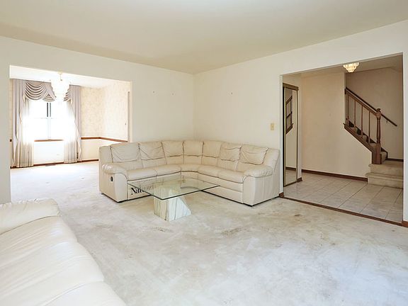 4th image of 1109 Oakwood Dr