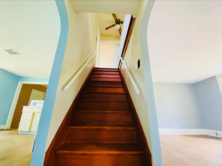 328 Newton St — Photo 14
