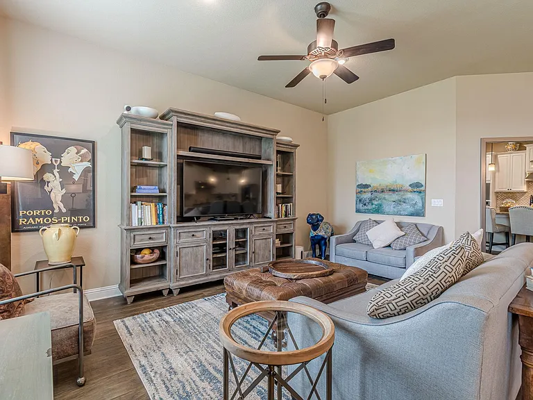 115 Laughing Pear Cv — Photo 21