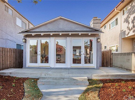 2nd image of 12957 Moorpark St