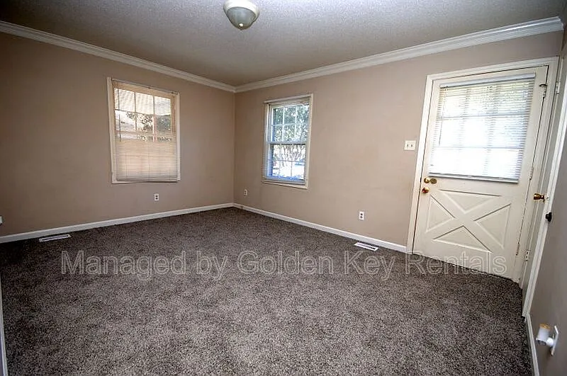 3 bed, 1.5 bath, 1131 sqft, $1,250 — Photo 2
