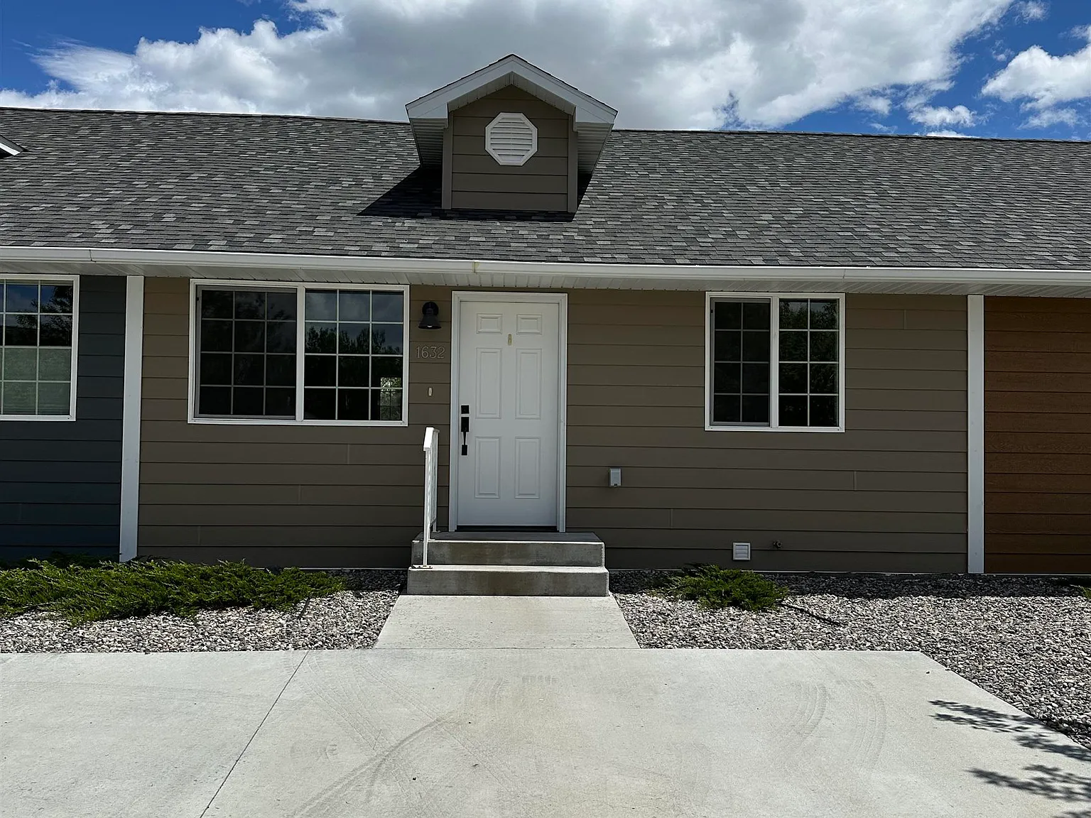 3 bed, 2.0 bath, 1678 sqft, $1,900 — Photo 2
