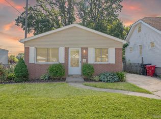 27878 Van Howe St, Roseville, MI 48066