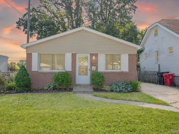 27878 Van Howe St, Roseville, MI 48066