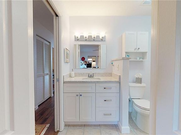 5th image of 837 Waterside Ln
