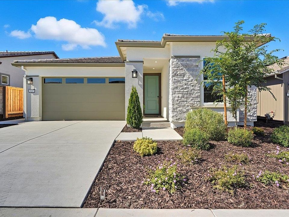 1st image of 3237 Woody Way