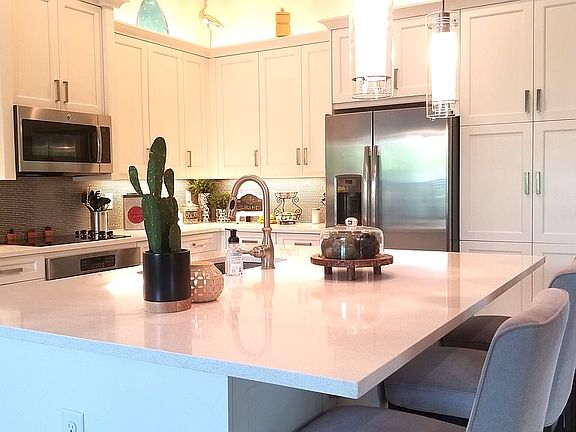 3rd image of 11624 Stonecreek Cir