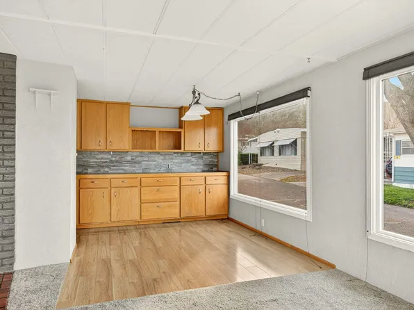 3955 S Stage Rd APT 21, Medford, OR 97501