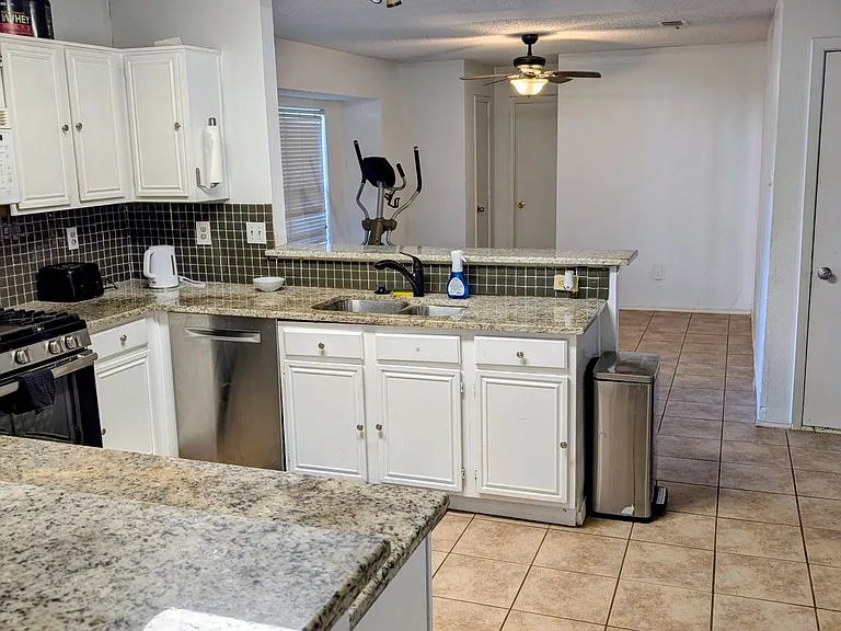 3216 Meadowview Dr — Photo 40