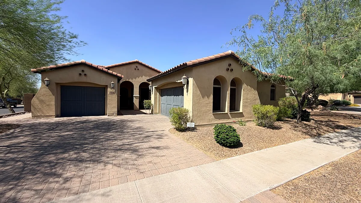 1518 E Hazel Dr — Photo 2