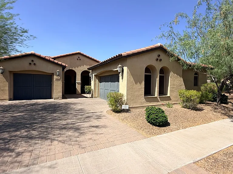 1518 E Hazel Dr — Photo 2