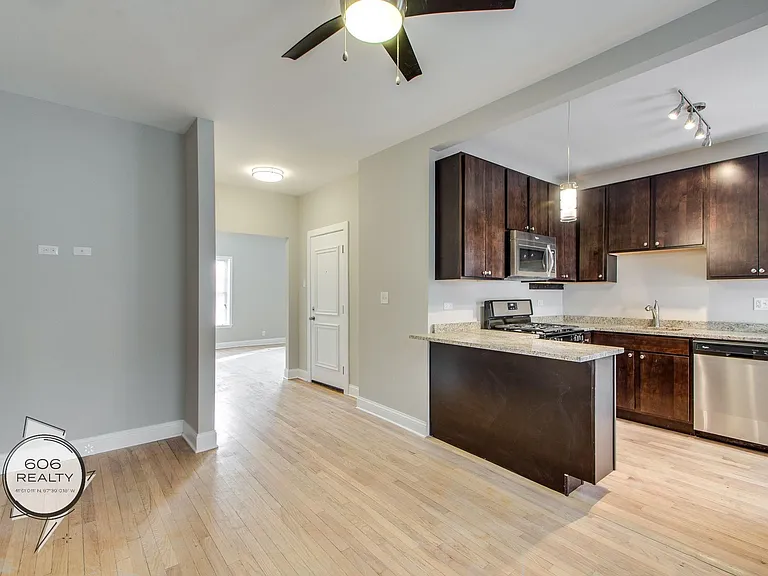 Beautiful Rehabbed Hyde Park Apartments! — Photo 6