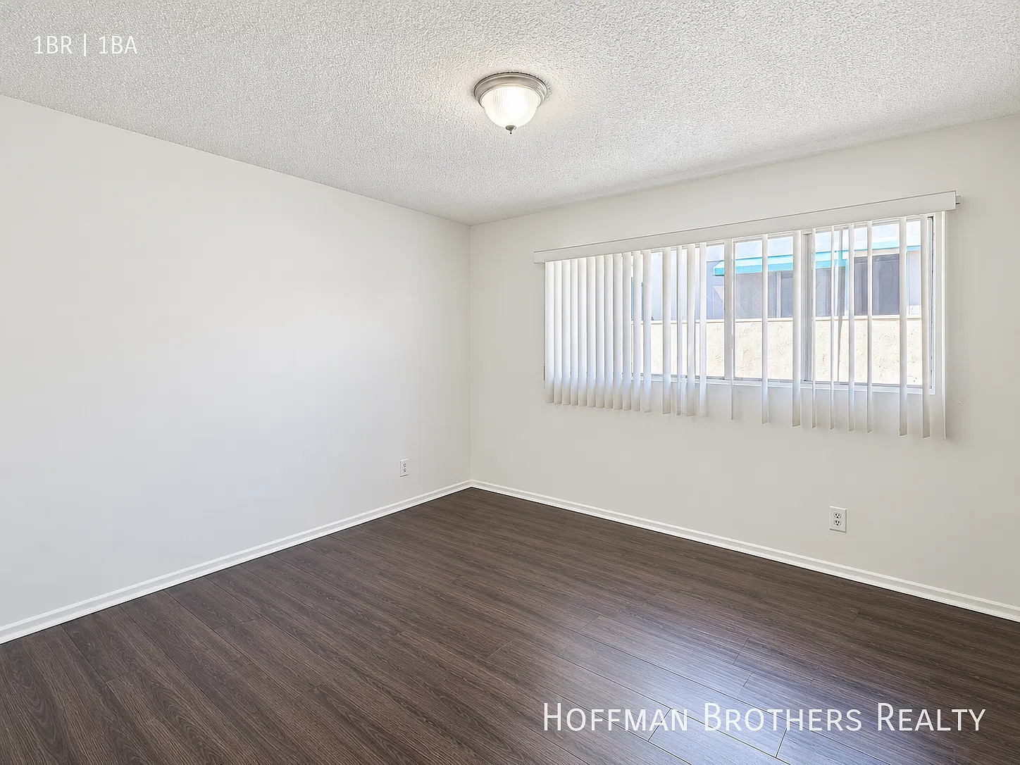 **1 Month Free**Rehabbed Mid-City One-Bedroom With Updated Kitchen, On-Site Laundry, A/C & Parking!! — Photo 3