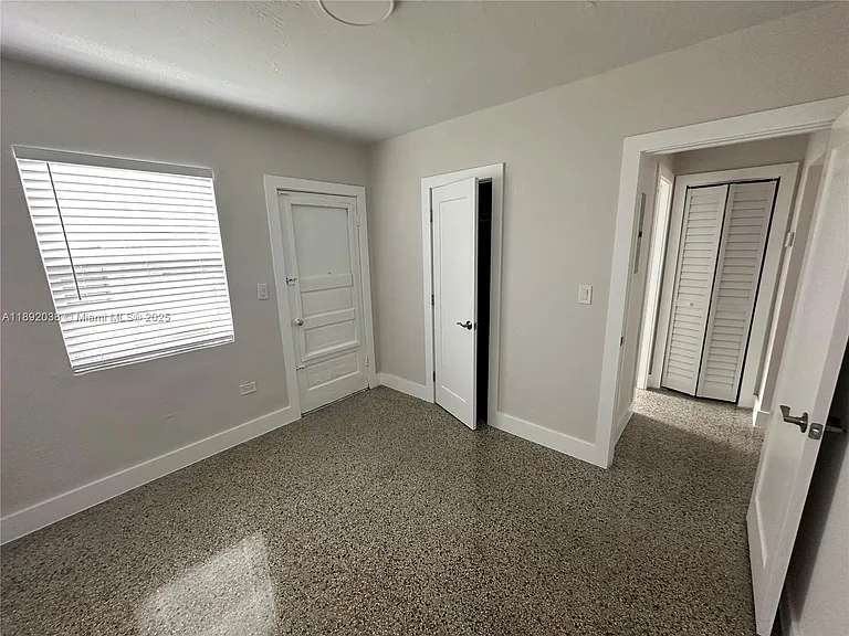 211 SW 18th Ave #2 — Photo 7