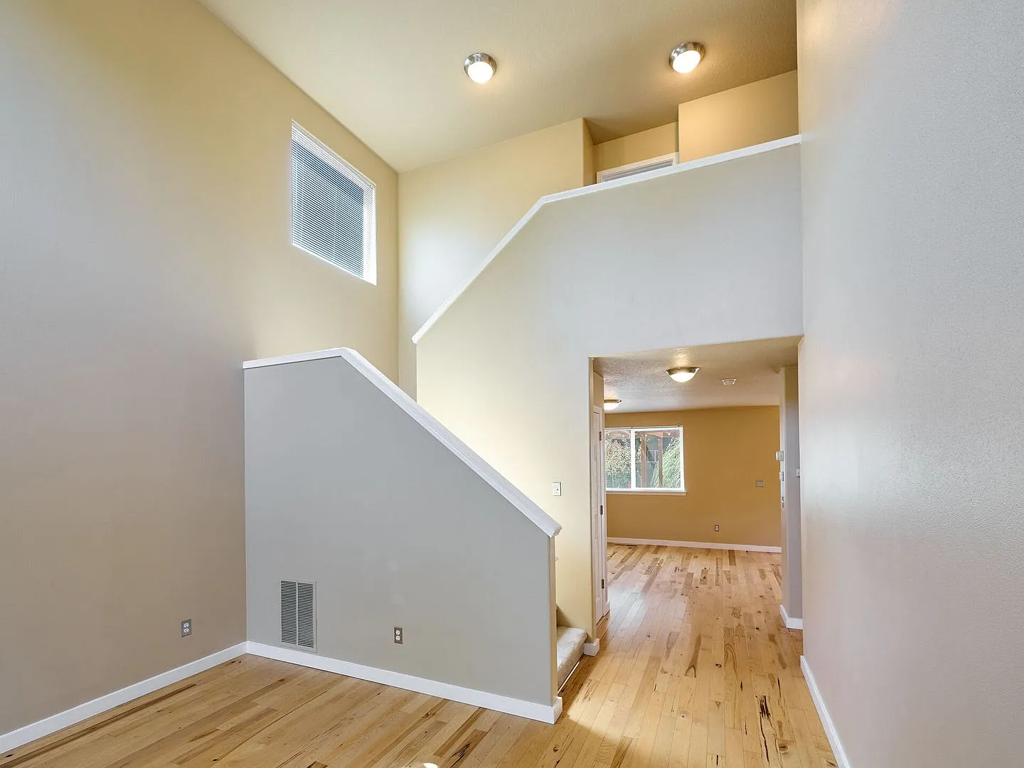 Spacious 4 bed, 2.5 bath home in quiet East Albany neighborhood — Photo 4