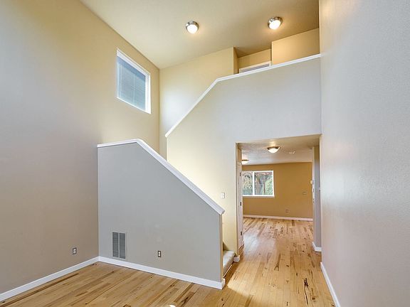 4th image of 224 Derby St SE