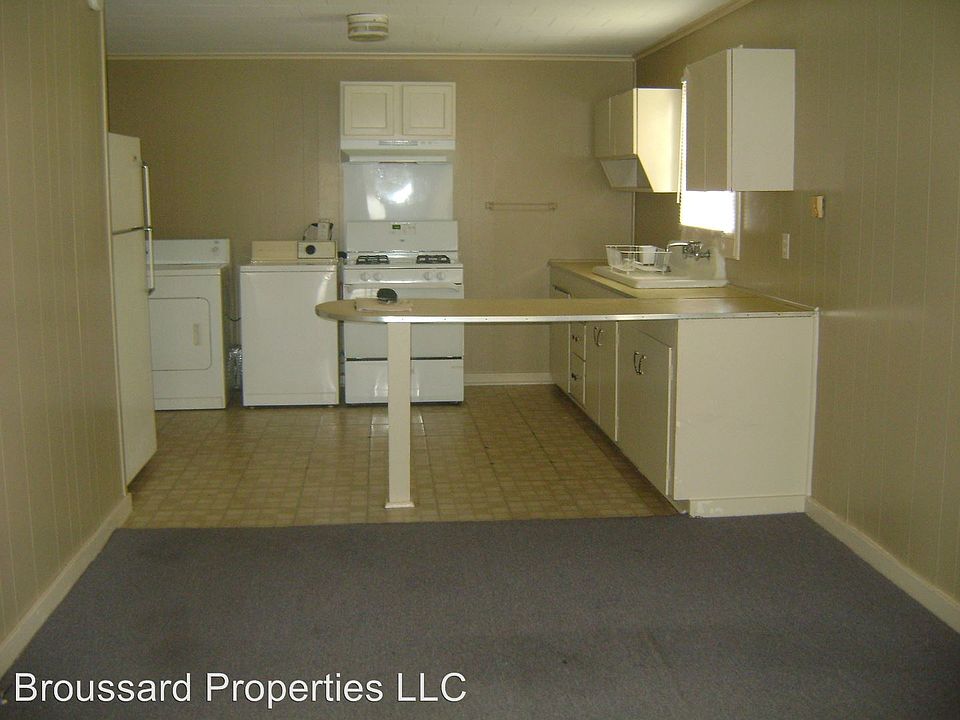 2nd image of 210 1/2 Saint Michael St