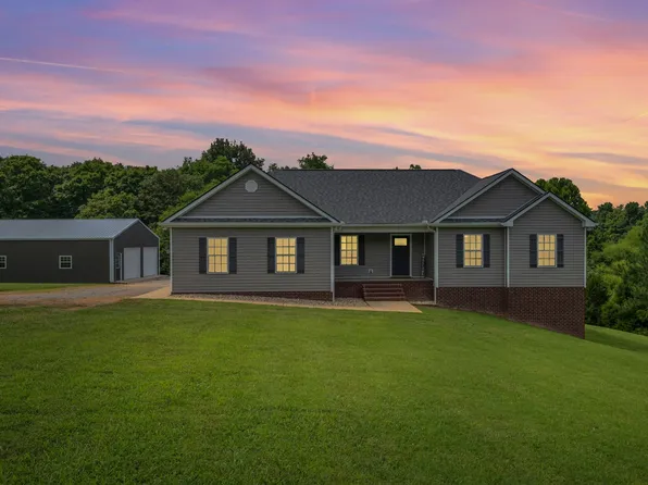 1350 Old County House Rd, Charlotte, TN 37036