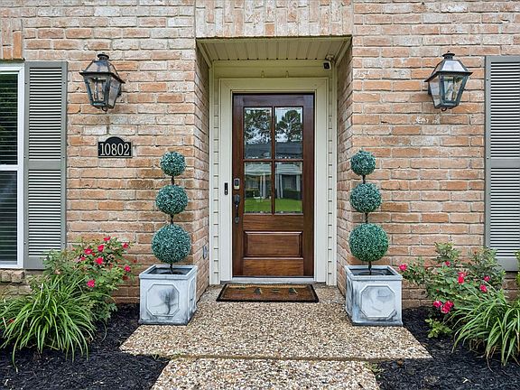 3rd image of 10802 Piping Rock Ln