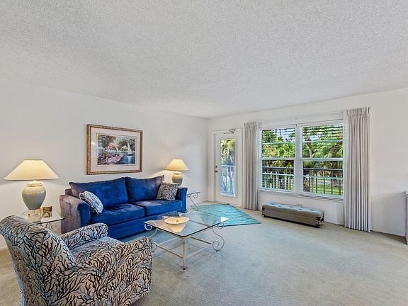 4th image of 8 Vista Gardens Trl