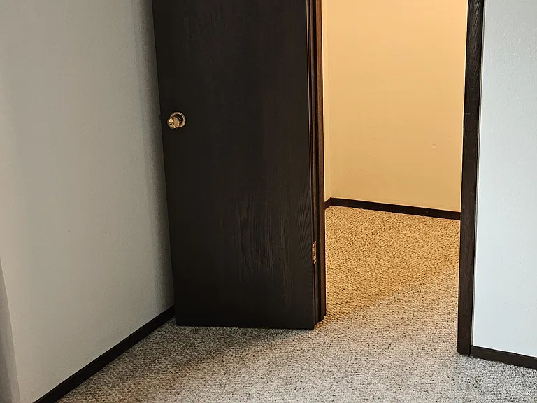 1240 Meadow Ln — Photo 6