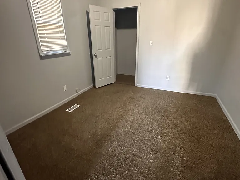 558 Holbrook Ave — Photo 15