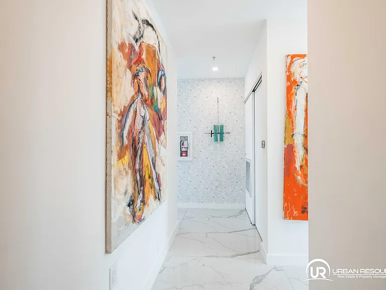 8425 Crespi Blvd #304 — Photo 33