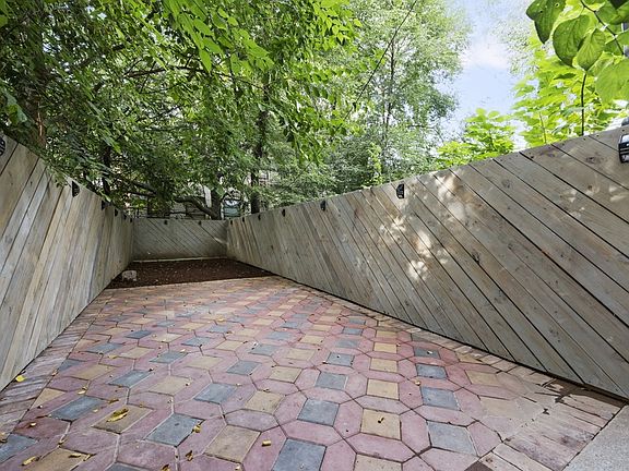 5th image of 217 Putnam Ave