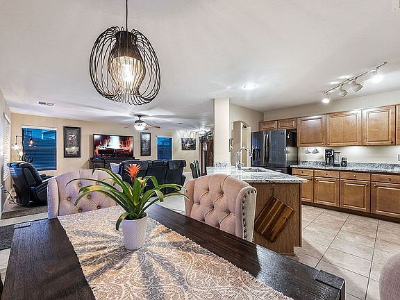 5th image of 1194 E Lakeview Dr