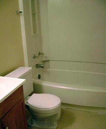 5th image of 4809 Bundyhill Dr