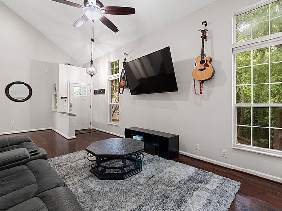 5th image of 3712 Creston Ct