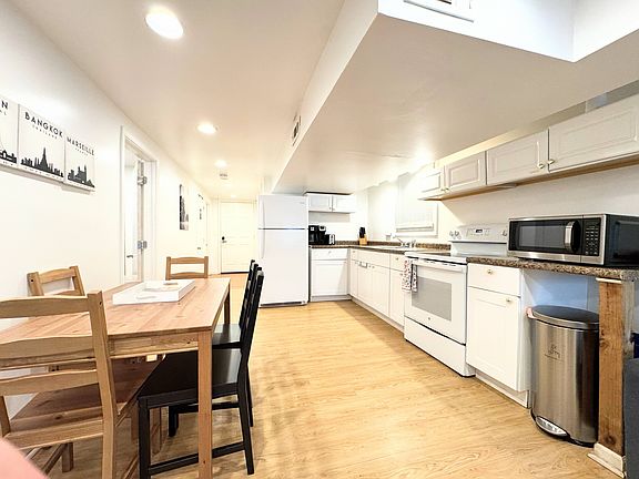 5th image of 829 Mulford St #G