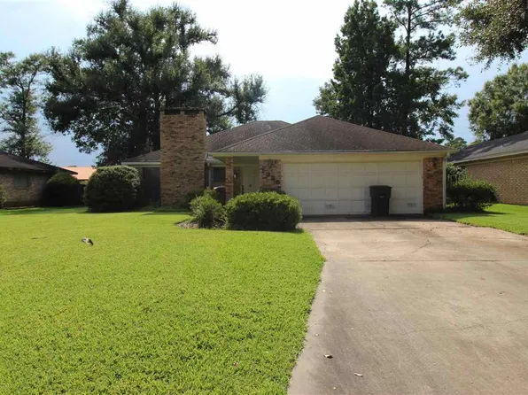 1335 Stacewood Dr, Beaumont, TX 77706