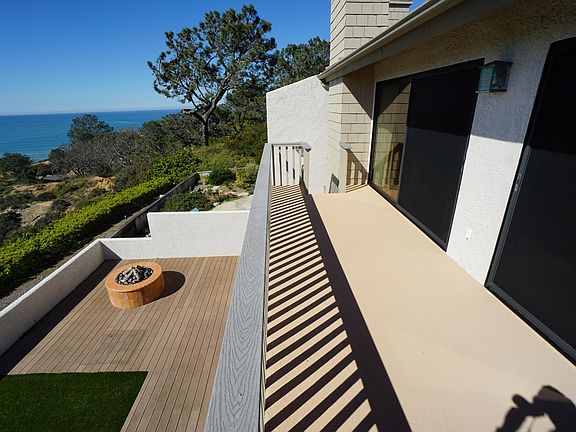 Upper balcony off of Kitchen/dinning area & livingroom.