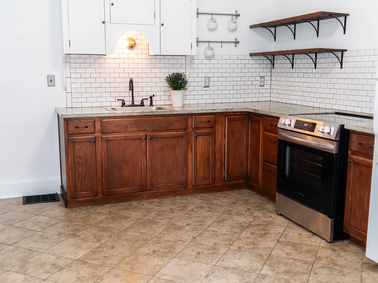 117 E Vine St — Photo 4