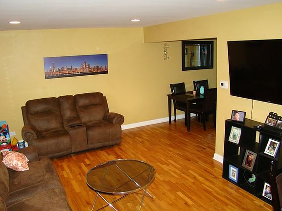 5th image of 18W223 Standish Ln