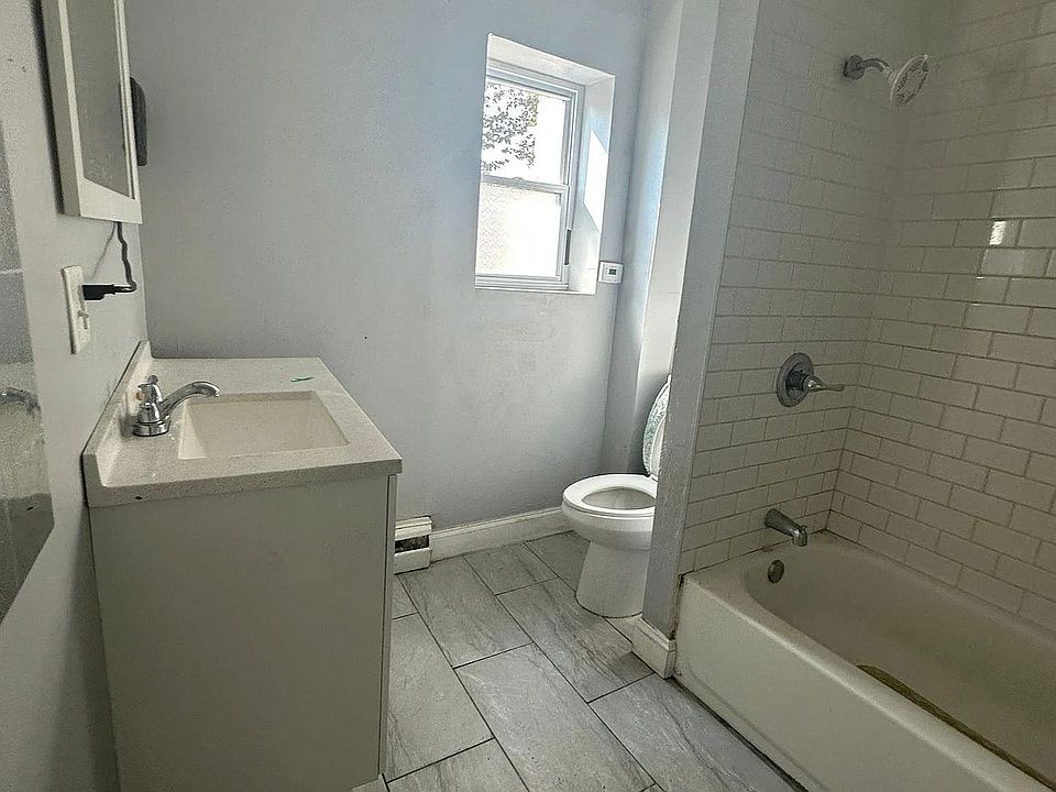 1st image of 145 Grand St #4