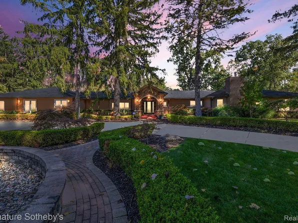 4890 Ballantrae Rd, Bloomfield Hills, MI 48301