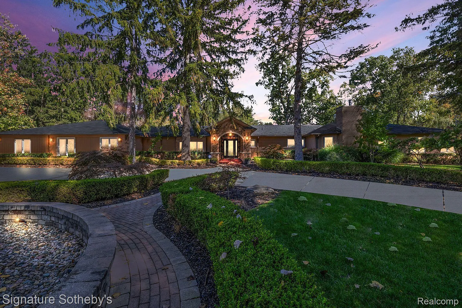4890 Ballantrae Rd photo 1