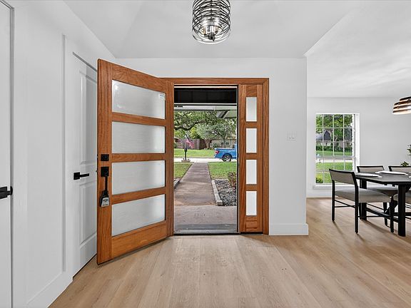 4th image of 2313 Claridge Cir